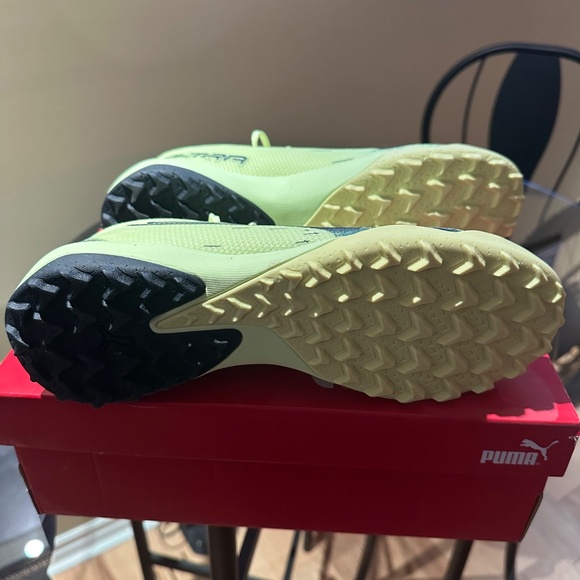 Puma Turf Soccer Shoes, Mens Size 10 - Picture 2 of 3